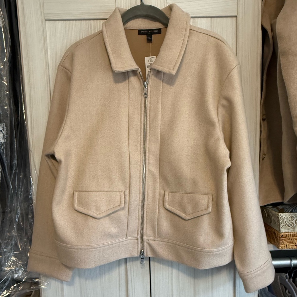 Banana Republic Beautiful Tan Jacket. Size Medium